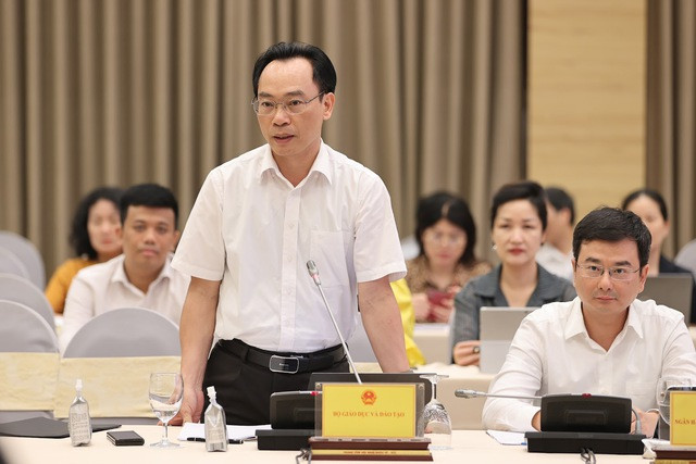 Thứ trưởng Bộ Giáo dục và Đào tạo Hoàng Minh Sơn tại họp báo. Ảnh: VGP/Nhật Bắc