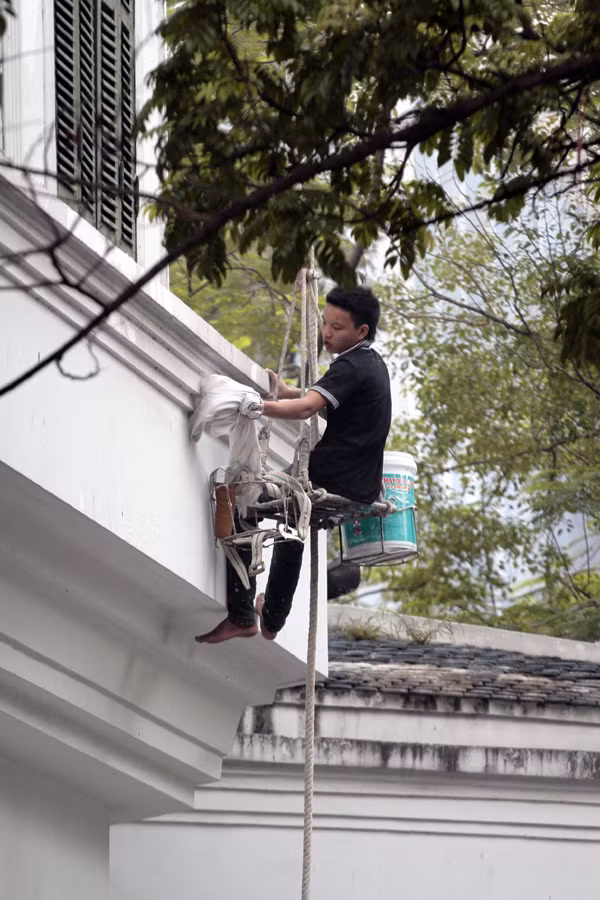 Ai dám chắc những chiếc thang dây tự chế này không rơi?