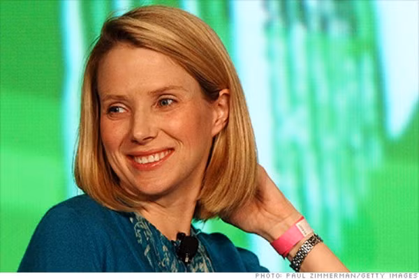 7. Marissa Mayer Công ty: Yahoo! Giá trị công ty: 18,895 tỷ USD Marissa Mayer đã gây xôn xao dư luận hồi đầu năm nay khi cô nhảy từ Google sang Yahoo! để trở thành Chủ tịch và Giám đốc điều hành thứ tư của Yahoo! kể từ năm 2007. Ở tuổi 37, cô trở thành CEO trẻ nhất trong danh sách công ty của Fortune 500. Cùng ngày tiếp quản vị trí CEO của Yahoo!, Mayer thông báo rằng cô đã mang thai, một điều chưa từng có trong đối với các CEO trong Fortune 500. 7. Marissa Mayer Công ty: Yahoo! Giá trị công ty: 18,895 tỷ USD Marissa Mayer đã gây xôn xao dư luận hồi đầu năm nay khi cô nhảy từ Google sang Yahoo! để trở thành Chủ tịch và Giám đốc điều hành thứ tư của Yahoo! kể từ năm 2007. Ở tuổi 37, cô trở thành CEO trẻ nhất trong danh sách công ty của Fortune 500. Cùng ngày tiếp quản vị trí CEO của Yahoo!, Mayer thông báo rằng cô đã mang thai, một điều chưa từng có trong đối với các CEO trong Fortune 500.