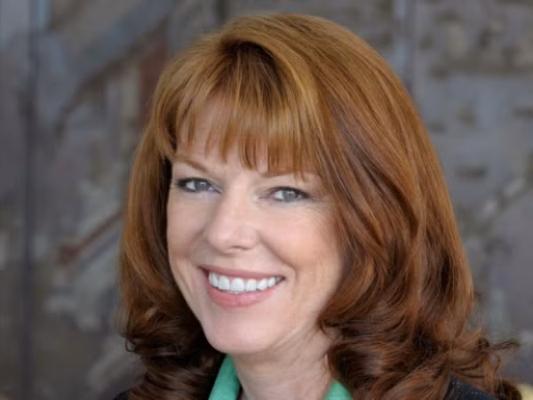 9. Debra Reed Công ty: Sempra Energy Giá trị công ty: 15,633 tỷ USD Debra Reed gia nhập Sempra Energy vào năm 1978 và trở thành CEO nữ đầu tiên của công ty suốt 10 năm sau đó. Sempra Energy là công ty chuyên phát triển cơ sở hạ tầng năng lượng, vận hành các nhà máy phát điện và cung cấp các dịch vụ khác.Công ty có hơn 17.500 nhân viên và hơn 31 triệu khách hàng trên toàn thế giới. 9. Debra Reed Công ty: Sempra Energy Giá trị công ty: 15,633 tỷ USD Debra Reed gia nhập Sempra Energy vào năm 1978 và trở thành CEO nữ đầu tiên của công ty suốt 10 năm sau đó. Sempra Energy là công ty chuyên phát triển cơ sở hạ tầng năng lượng, vận hành các nhà máy phát điện và cung cấp các dịch vụ khác.Công ty có hơn 17.500 nhân viên và hơn 31 triệu khách hàng trên toàn thế giới.