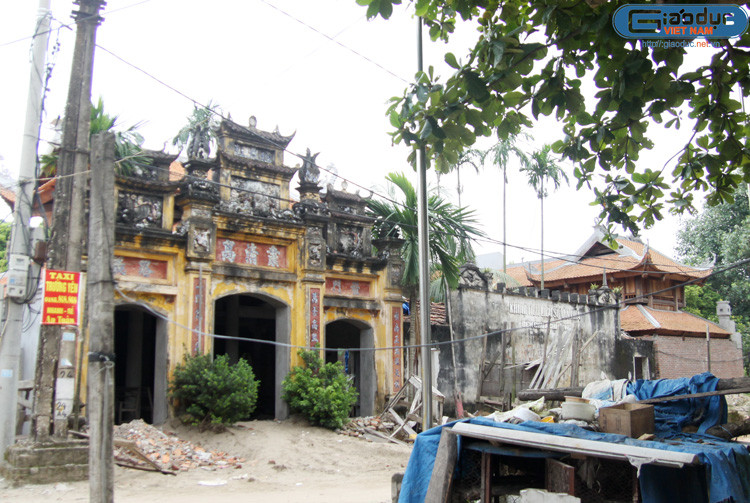 Chùa Chi Đông và đền Chi Đông (được xây dựng liền kề nhau) được Bộ Văn hóa – Thông tin (nay là Bộ VHTT&DL) công nhận là cụm di tích Lịch sử - Văn hóa Quốc gia năm 1993. Chùa có những giá trị về kiến trúc cũng như nghệ thuật điêu khắc gỗ và tạc tượng, hơn nữa còn là nơi lưu giữ được nhiều di vật, cổ vật quý từ thời Lê, Nguyễn.
