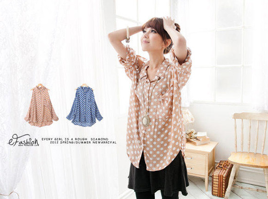 Sơ mi thụng chấm bi, không thể mát mẻ và đáng yêu hơn. Xem thêm: Váy tuyệt xinh cho quý cô công sở/ Thời trang Hồ Ngọc Hà