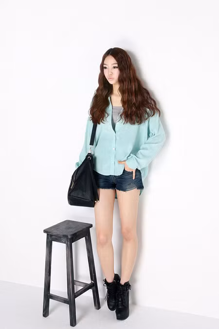 Sơ mi rộng theo phong cách tomboy. Các quý cô yêu xì po thể thao mau mau học lỏm đi thôi. Xem thêm: Váy tuyệt xinh cho quý cô công sở/ Thời trang Hồ Ngọc Hà Sơ mi rộng theo phong cách tomboy. Các quý cô yêu xì po thể thao mau mau học lỏm đi thôi. Xem thêm: Váy tuyệt xinh cho quý cô công sở/ Thời trang Hồ Ngọc Hà