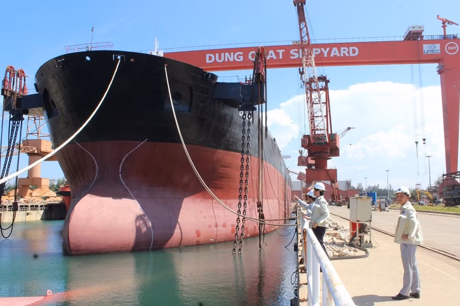 FSO Chí Linh sau khi được sửa chữa tại DQS. FSO Chí Linh sau khi được sửa chữa tại DQS.