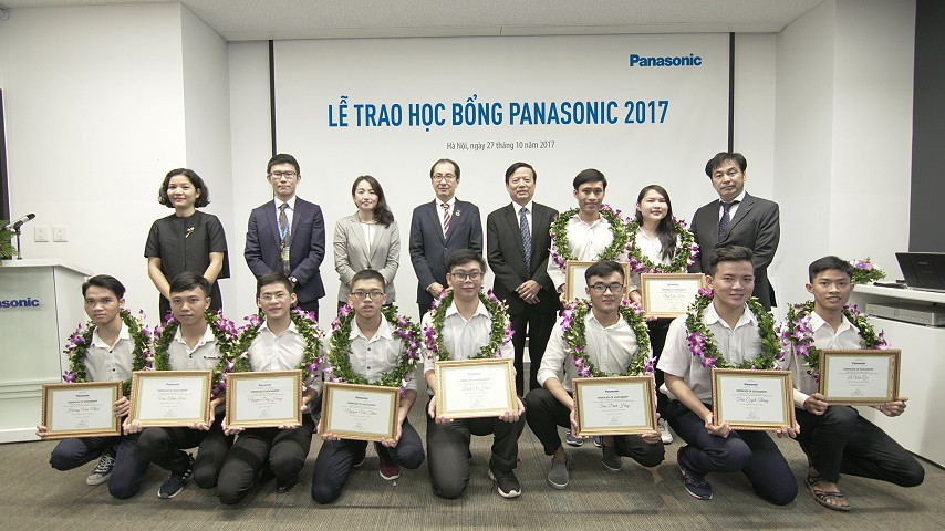 Panasonic trao học bổng tài năng cho sinh viên, thúc đẩy niềm đam mê sáng tạo của các bạn trẻ. ảnh: panasonic.