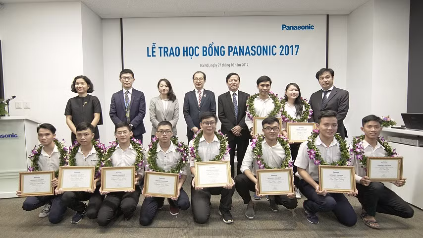Panasonic trao học bổng tài năng cho sinh viên, thúc đẩy niềm đam mê sáng tạo của các bạn trẻ. ảnh: panasonic.
