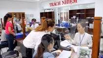 Chính phủ ban hành Nghị định 72/2018/NĐ-CP quy định mức lương cơ sở đối với cán bộ, công chức, viên chức và lực lượng vũ trang, áp dụng từ 1/7/2018. ảnh minh họa: TTXVN.