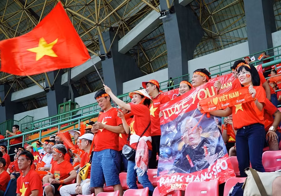 Cổ động viên Việt Nam vỡ òa trước chiến thắng của U23 Việt Nam. ảnh: HA. Cổ động viên Việt Nam vỡ òa trước chiến thắng của U23 Việt Nam. ảnh: HA.