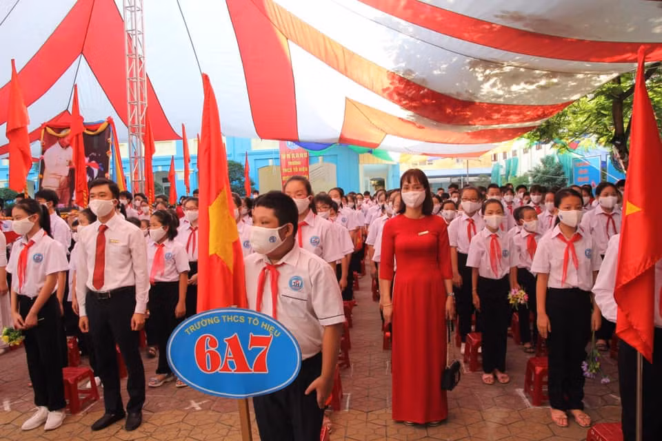 Lễ khai giảng của Trường Trung học cơ sở Tô Hiệu được tổ chức ngắn gọn, an toàn (Ảnh: MT)