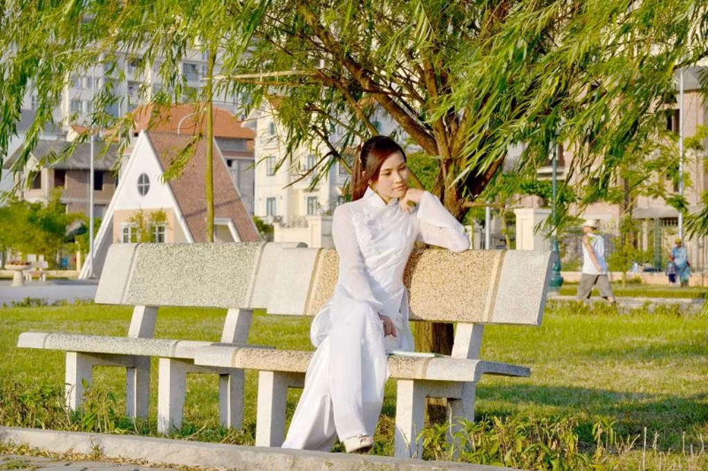Trịnh Thị Thu Thủy trong vẻ đẹp lãng mạn, đậm chất nữ sinh