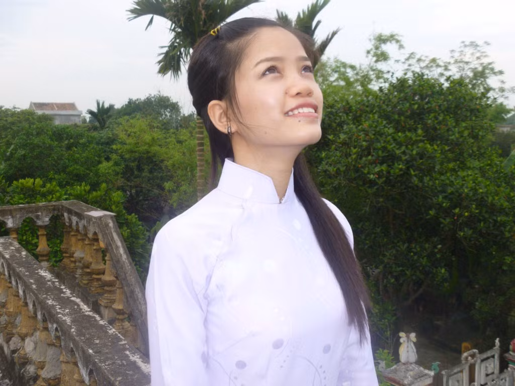 Thí sinh Trần Thị Hồng Thúy đoạt giải thưởng tuần đầu tiên trong tháng 5