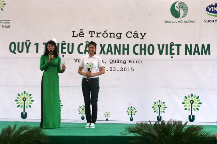 Trong lễ trồng cây đại sứ chương trình "Quỹ 1 triệu cây xanh cho Việt Nam", Hoa Hậu 2010 Ngọc Hân đã chia sẻ những suy nghĩ của mình với các bạn trẻ.