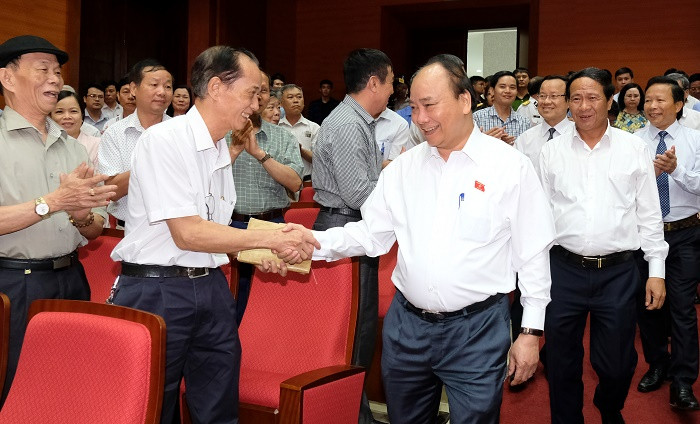 Thủ tướng thăm hỏi cử tri nhân dân quận Hồng Bàng, Thành phố Hải Phòng. Ảnh: VGP. Thủ tướng thăm hỏi cử tri nhân dân quận Hồng Bàng, Thành phố Hải Phòng. Ảnh: VGP.
