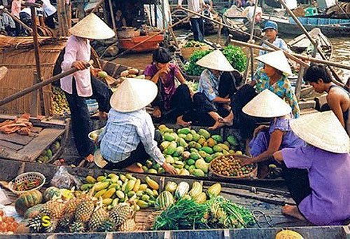Cảnh mua bán tấp nập trên sông Mekong tại chợ Cái Răng (Ảnh: tác giả cung cấp). Cảnh mua bán tấp nập trên sông Mekong tại chợ Cái Răng (Ảnh: tác giả cung cấp).