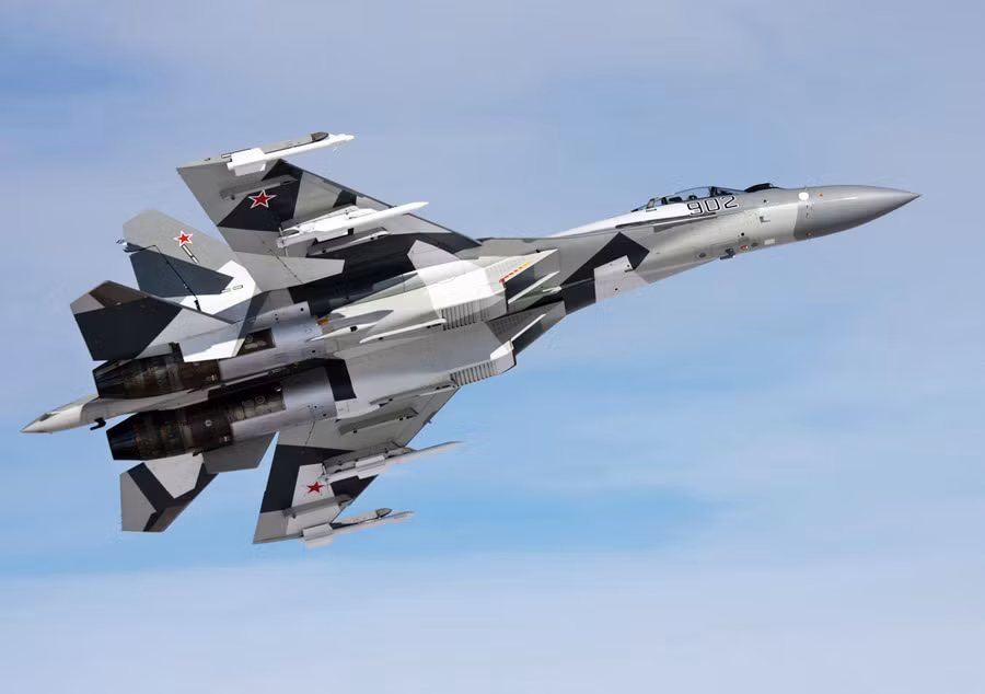 Theo nguồn tin này, "các bài kiểm tra về việc sử dụng chiến đấu của Su-35 sẽ kéo dài hơn một năm." Theo nguồn tin này, "các bài kiểm tra về việc sử dụng chiến đấu của Su-35 sẽ kéo dài hơn một năm."