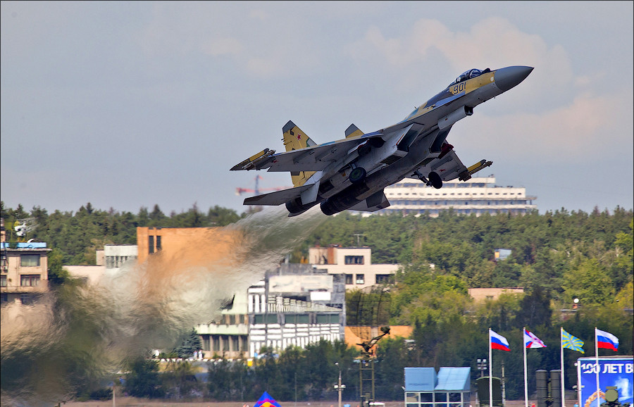 Hiện nay, 4 mẫu Su-35S-1, Su-35S-2, Su-35S-3, Su-35S-4 đã thực hiện hơn 400 chuyến bay tại trung tâm thử nghiệm quốc gia số 929 và cũng đồng thời kiểm tra các thiết bị, vũ khí mới trên máy bay. (Trong ảnh là máy bay Su-35 tại lễ kỷ niệm 100 năm Không quân Nga).