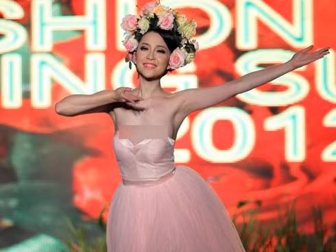 Nếu không có sự cố đáng tiếc, vũ điệu mùa xuân của Linh Nga đã rất hoàn hảo.