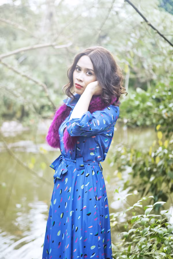 Cô cũng không nhờ tới sự giúp đỡ của ông xã mà tự mình sáng tác và thực hiện sản phẩm âm nhạc mới. Cô cũng không nhờ tới sự giúp đỡ của ông xã mà tự mình sáng tác và thực hiện sản phẩm âm nhạc mới.