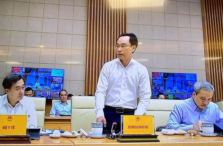 Thứ trưởng Bộ Giáo dục và Đào tạo Hoàng Minh Sơn phát biểu tham luận tại hội nghị. (Ảnh: Bộ Giáo dục và Đào tạo)