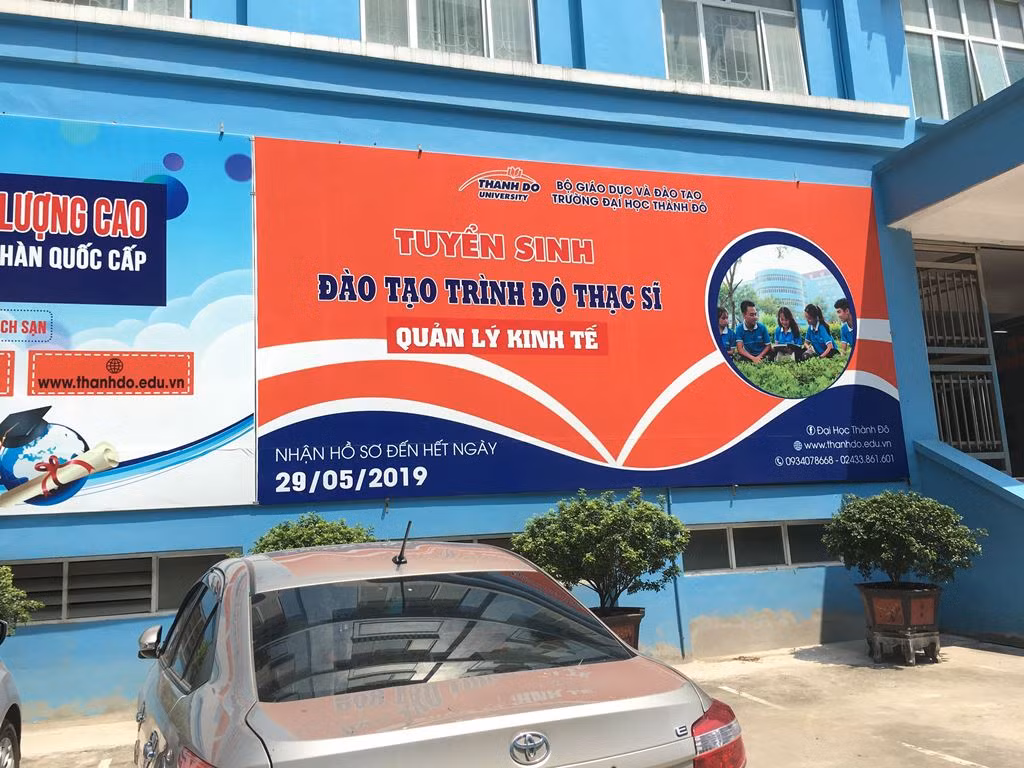 Năm nay Trường đại học Thành Đô đào tạo trình độ Thạc sĩ Quản lý kinh tế, trong khi hiệu trưởng dùng bằng tiến sĩ của trường đại học gắn mác quốc tế không được công nhận. Ảnh: Vũ Phương.