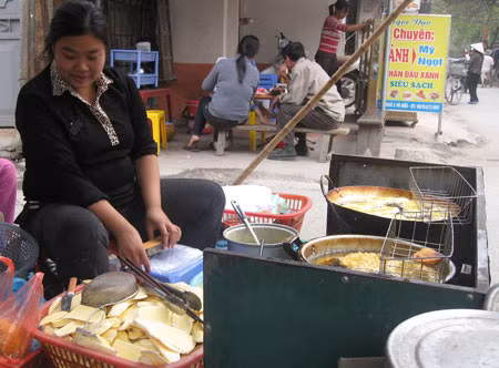 Bất ngờ bán bánh khoai, bánh chuối mùa rét: Lãi 1 triệu/ngày ảnh 1