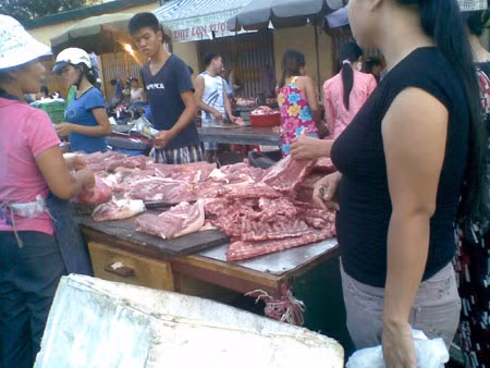 Đi chợ đầu mối, mua cá chết, thịt ôi làm cơm sinh viên ảnh 1