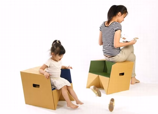 4. S-Cube cardboard chair- ghế làm từ bìa các-tông Một thiết kế sáng tạo nữa chính là chiếc ghế được làm từ những tấm bài các-tông có độ dày khoảng 3mm. Chiếc ghế nhìn giống như một cái hộp vuông bình thường, tuy nhiên nó lại là một chiếc ghế đa chức năng như một chiếc ghế đẩu hoặc làm bậc thang cho trẻ. 4. S-Cube cardboard chair- ghế làm từ bìa các-tông Một thiết kế sáng tạo nữa chính là chiếc ghế được làm từ những tấm bài các-tông có độ dày khoảng 3mm. Chiếc ghế nhìn giống như một cái hộp vuông bình thường, tuy nhiên nó lại là một chiếc ghế đa chức năng như một chiếc ghế đẩu hoặc làm bậc thang cho trẻ.