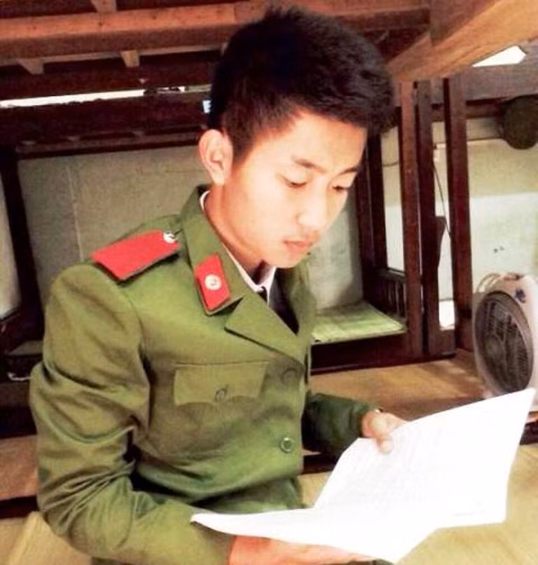 Huy hiện đang là sinh viên năm thứ nhất Học viện Cảnh sát nhân dân, nhưng khi biết bao dự định chưa kịp thực hiện thì em lại mắc phải căn bệnh u xương.