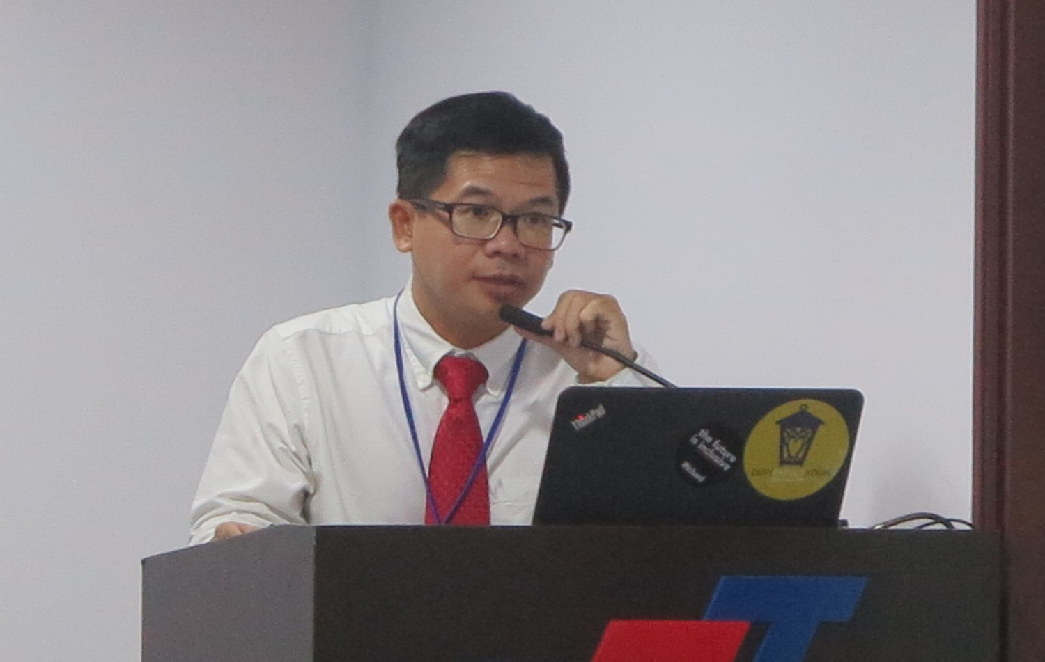Bác sĩ Triết và các chuyên gia cho rằng, nguồn nhân lực khám và điều trị cho người bị bệnh tự kỷ ở nước ta còn rất mỏng và yếu - Ảnh: T.A