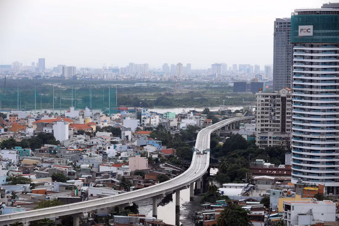 Dự án metro 1 (Bến Thành - Suối Tiên) tăng vốn trên 30.000 tỷ đồng so với mức phê duyệt ban đầu. Ảnh: Hữu Khoa/Tuổi trẻ.