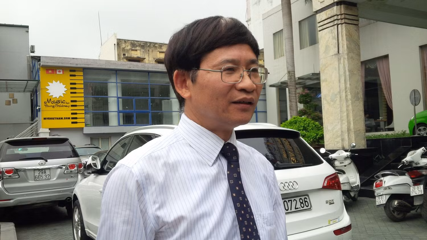 Luật sư Trương Thanh Đức cho rằng, việc Agribank chia nhỏ để các chi nhánh tự in lịch Tết là rất khó hiểu và có dấu hiệu lách luật. Ảnh: Vũ Phương. Luật sư Trương Thanh Đức cho rằng, việc Agribank chia nhỏ để các chi nhánh tự in lịch Tết là rất khó hiểu và có dấu hiệu lách luật. Ảnh: Vũ Phương.