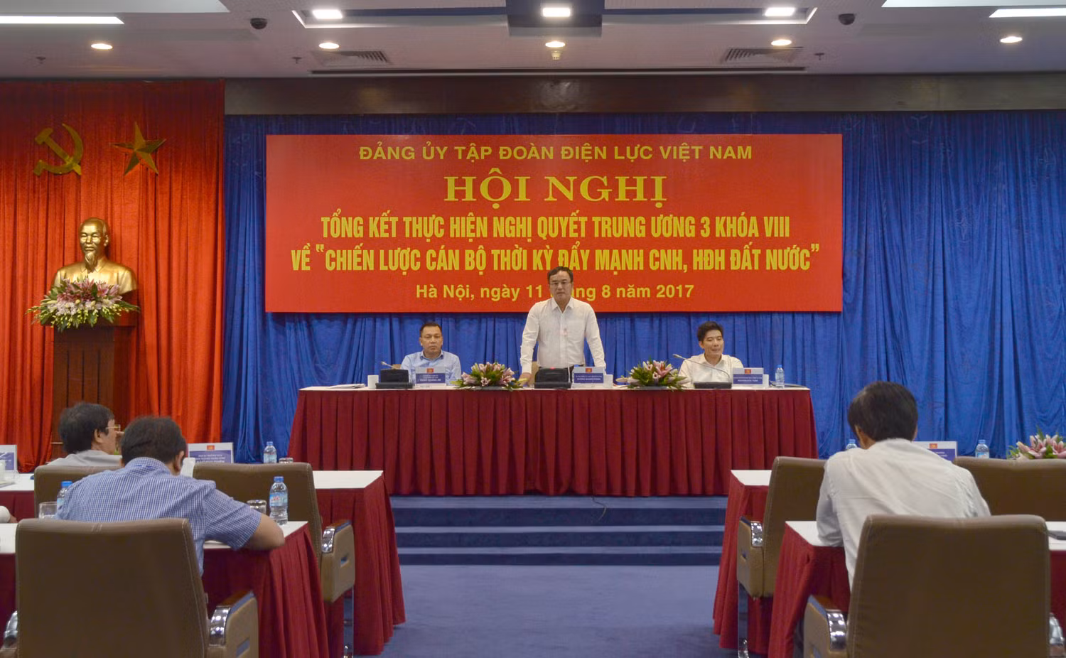 Chủ tịch Hội đồng thành viên Tập đoàn Điện lực Viện Nam cho biết, sẽ hoàn thiện cơ chế chính sách liên quan đến cán bộ theo hướng khuyến khích trọng dụng nhân tài. Ảnh: Xuân Tiến/EVN Chủ tịch Hội đồng thành viên Tập đoàn Điện lực Viện Nam cho biết, sẽ hoàn thiện cơ chế chính sách liên quan đến cán bộ theo hướng khuyến khích trọng dụng nhân tài. Ảnh: Xuân Tiến/EVN