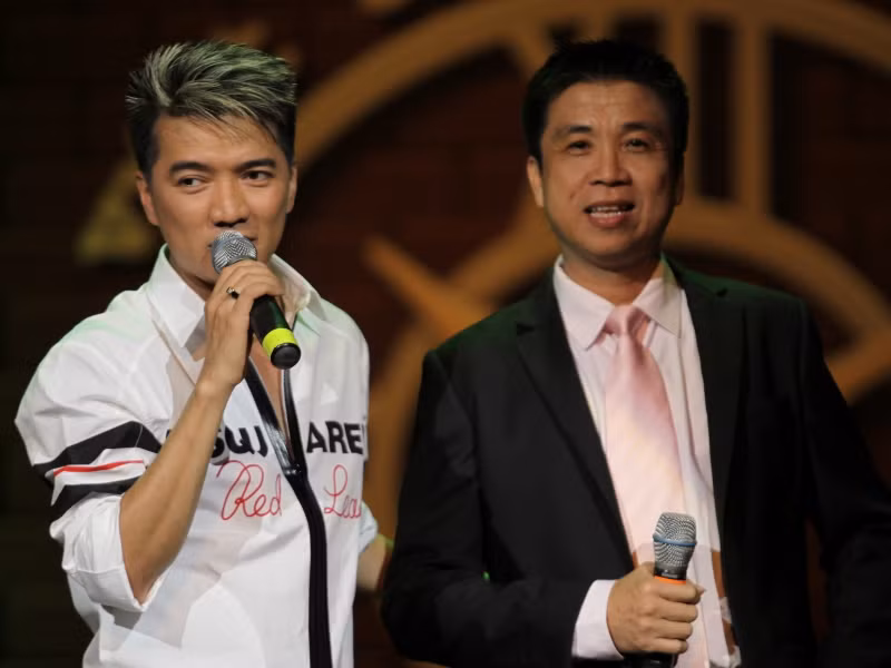 Đàm Vĩnh Hưng luôn nhắc lại thuở hàn vi của những ngày còn học thầy Hoài Nam. Anh hay mời ca sĩ Hoài Nam hát cùng mình trong những liveshow do chính anh tổ chức.