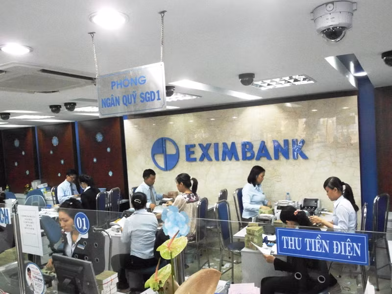 Các nhân viên làm việc rất tích cực. Nhân viên Phạm Hoàng Hiếu: “Tin đồn nhảm ở đâu không, ở đây đâu có liên quan gì đến việc bầu Kiên bị bắt…” Các nhân viên làm việc rất tích cực. Nhân viên Phạm Hoàng Hiếu: “Tin đồn nhảm ở đâu không, ở đây đâu có liên quan gì đến việc bầu Kiên bị bắt…”