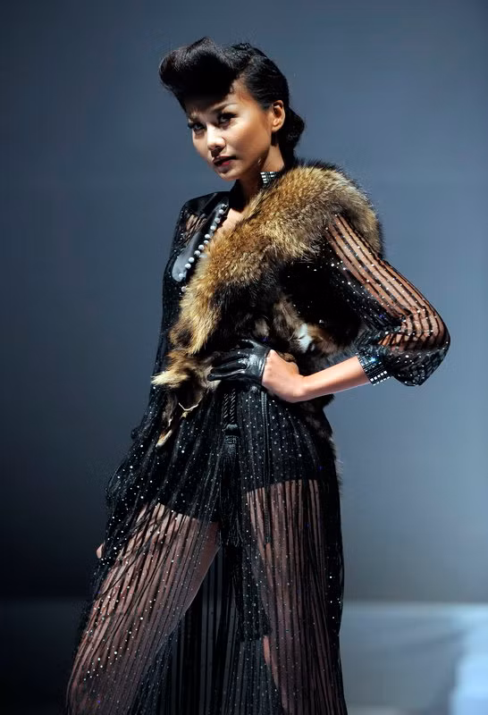 Một lần nữa, Thanh Hằng đã chứng minh: Ngôi vị được khán giả phong tặng "Nữ hoàng catwalk" cho cô khó lung lay.