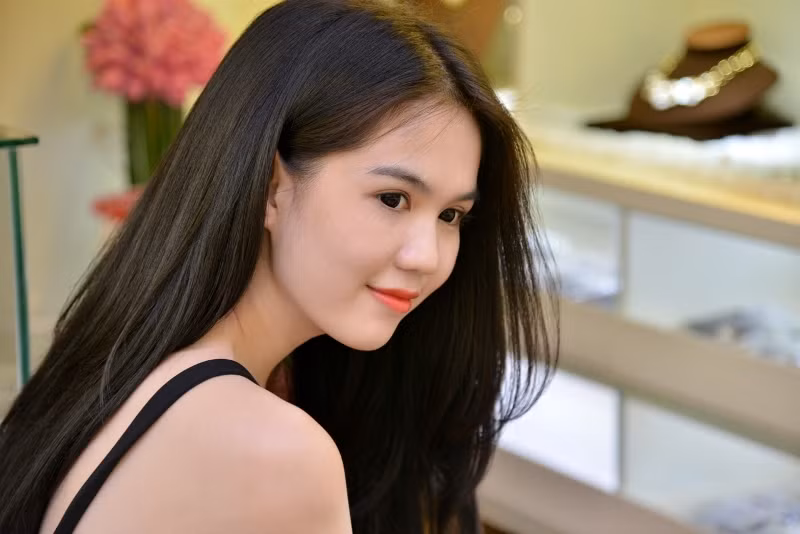 Thời gian qua, Ngọc Trinh vướng phải những thị phi không hay về mình và cô đã từng doạ kiện 2 trang tin có những thông tin sai lệch. Thời gian qua, Ngọc Trinh vướng phải những thị phi không hay về mình và cô đã từng doạ kiện 2 trang tin có những thông tin sai lệch.