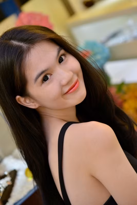 Ngọc Trinh vẫn không kém phần quyến rũ khi trên người không có một loại trang sức nào. Ngọc Trinh vẫn không kém phần quyến rũ khi trên người không có một loại trang sức nào.