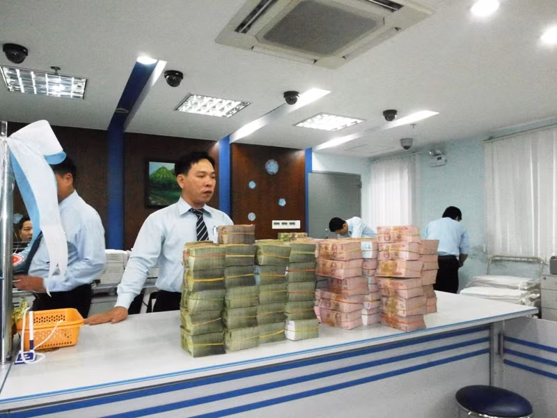Tiền chất đống, chuẩn bị nhập kho… Tiền chất đống, chuẩn bị nhập kho…