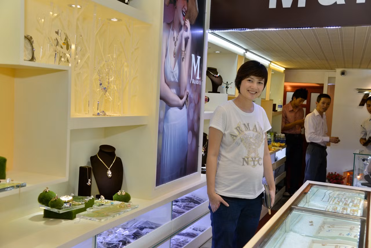 Mang bầu, nhưng Thuý Vinh vẫn mặc loại trang phục mình thích: Quần jeans, áo thun.