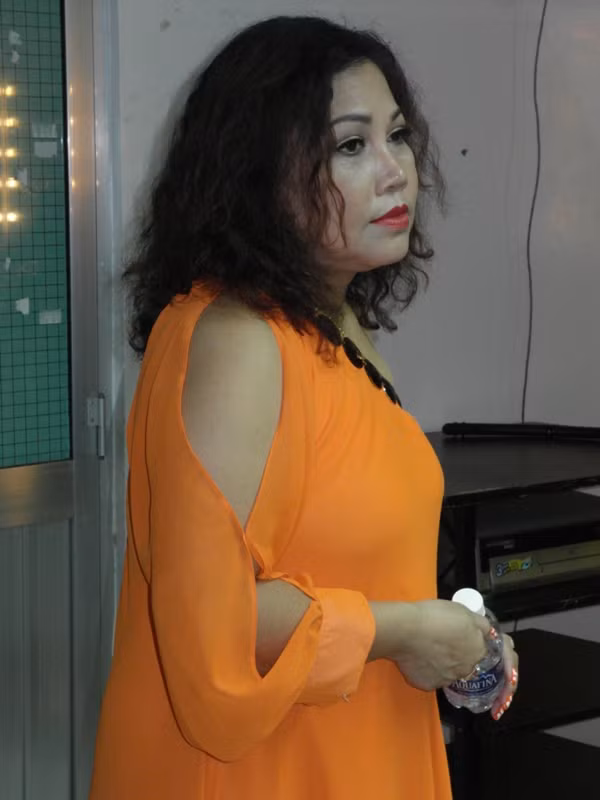 Bất ngờ, Siu Black đổi vẻ mặt …nghiêm nghị.