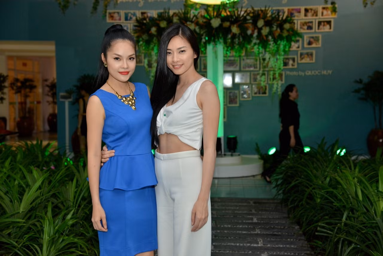 Rạng rỡ bên Dương Cẩm Lynh.