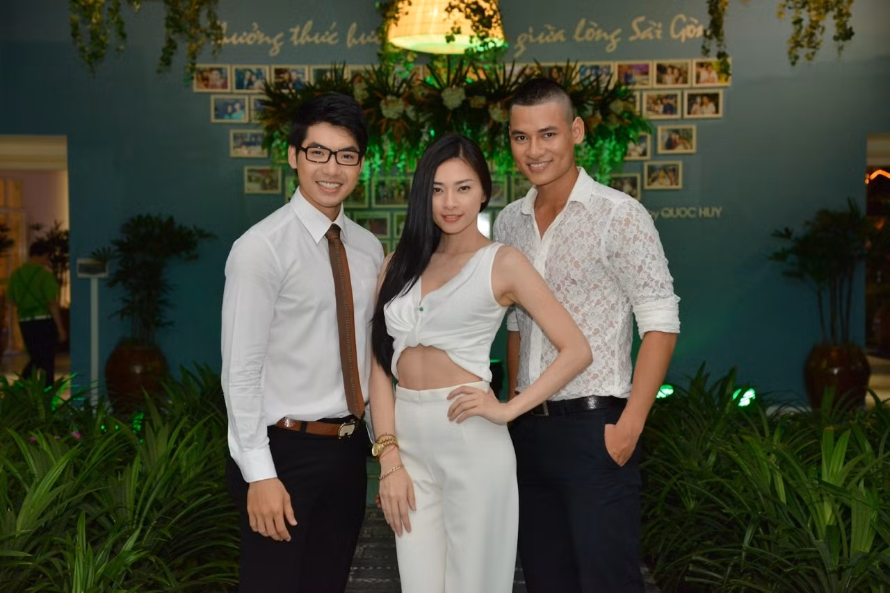 "Đả nữ" thật nữ tính bên hai chàng trai đẹp: Nam Thành (trái) và Khôi Nguyên.