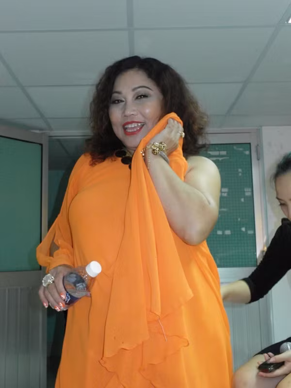 Thế nhưng, khi vào phòng trang điểm, Siu Black đã tạo dáng “độc”, không…đụng hàng.