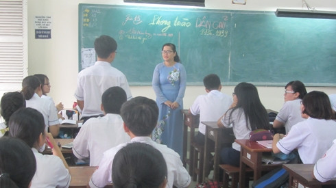 Giáo viên ở TP.Hồ Chí Minh được chia tiền tết với rất nhiều mức khác nhau, khiến họ chạnh lòng (ảnh minh họa: P.L) Giáo viên ở TP.Hồ Chí Minh được chia tiền tết với rất nhiều mức khác nhau, khiến họ chạnh lòng (ảnh minh họa: P.L)
