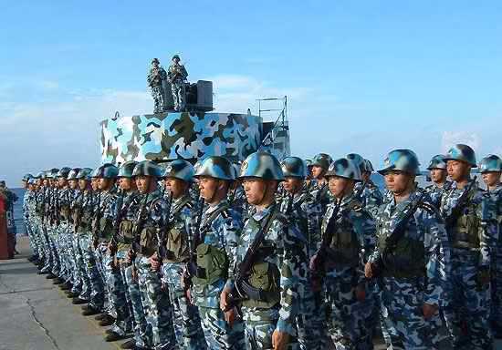 Lính Trung Quốc đồn trú trái phép tại Đá Chữ Thập ở quần đảo Trường Sa của Việt Nam Lính Trung Quốc đồn trú trái phép tại Đá Chữ Thập ở quần đảo Trường Sa của Việt Nam