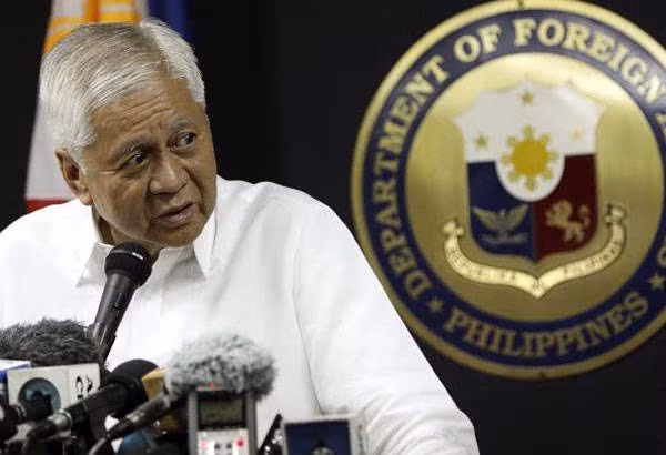 Ngoại trưởng Philippines Albert del Rosario Ngoại trưởng Philippines Albert del Rosario