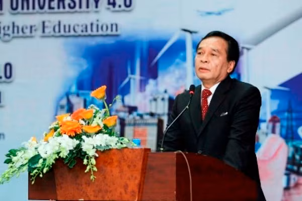 Phó giáo sư Nguyễn Mạnh Hùng, Hiệu trưởng Đại học Nguyễn Tất Thành (Ảnh: sggp.org.vn) Phó giáo sư Nguyễn Mạnh Hùng, Hiệu trưởng Đại học Nguyễn Tất Thành (Ảnh: sggp.org.vn)