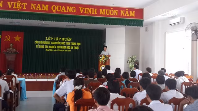 Báo cáo viên hỏi vòng quanh, tập huấn thành tam sao thất bản ảnh 2 Báo cáo viên hỏi vòng quanh, tập huấn thành tam sao thất bản ảnh 2