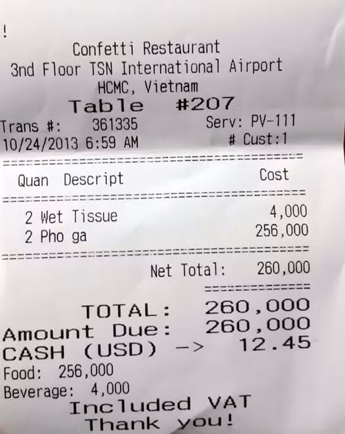 Hóa đơn in giá tiền của 2 tô phở gà là 256.000 đồng - Ảnh bạn đọc