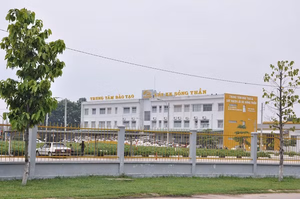 Một góc KCN Sóng Thần 3 đang hoạt động. Một góc KCN Sóng Thần 3 đang hoạt động.